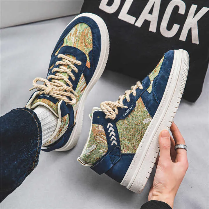 حذاء رياضي كاجوال بتصميم جديد للرجال مع شعار . New Design Men's Casual Sneakers with Custom Logo