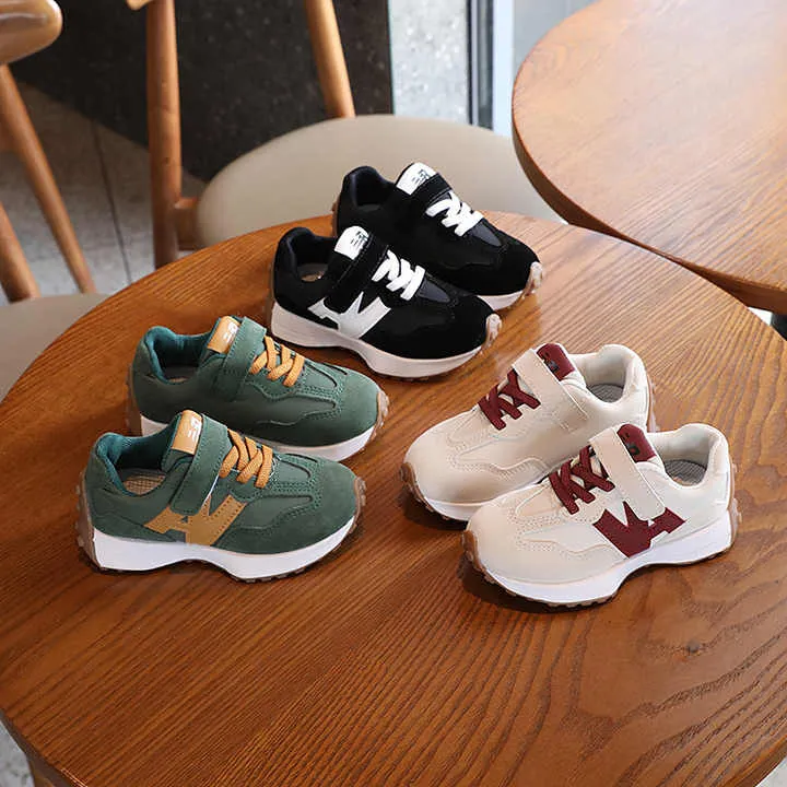 أحذية كاجوال عصرية جديدة للربيع مع نعل ناعم . New Spring Fashion Casual Shoes with Soft Breathable