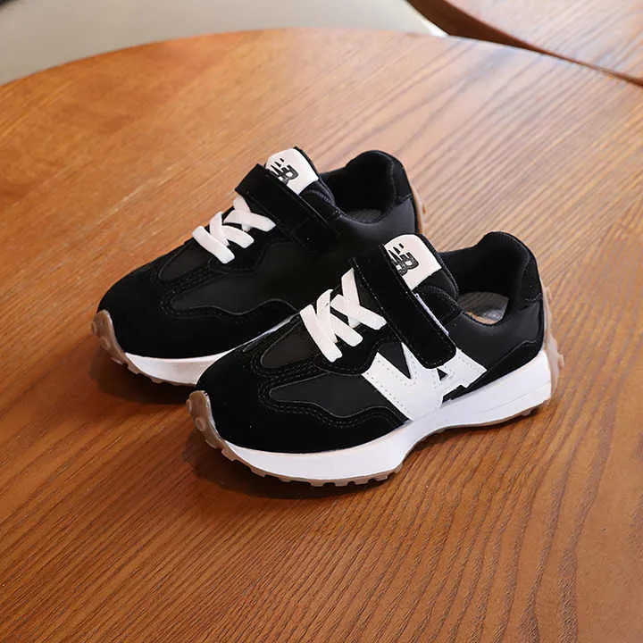أحذية كاجوال عصرية جديدة للربيع مع نعل ناعم . New Spring Fashion Casual Shoes with Soft Breathable