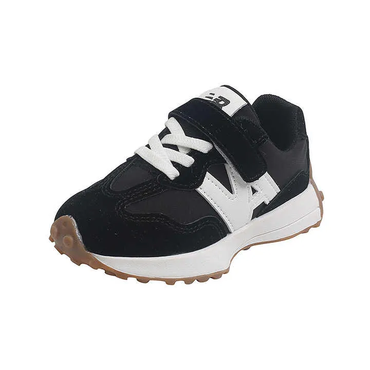 أحذية كاجوال عصرية جديدة للربيع مع نعل ناعم . New Spring Fashion Casual Shoes with Soft Breathable