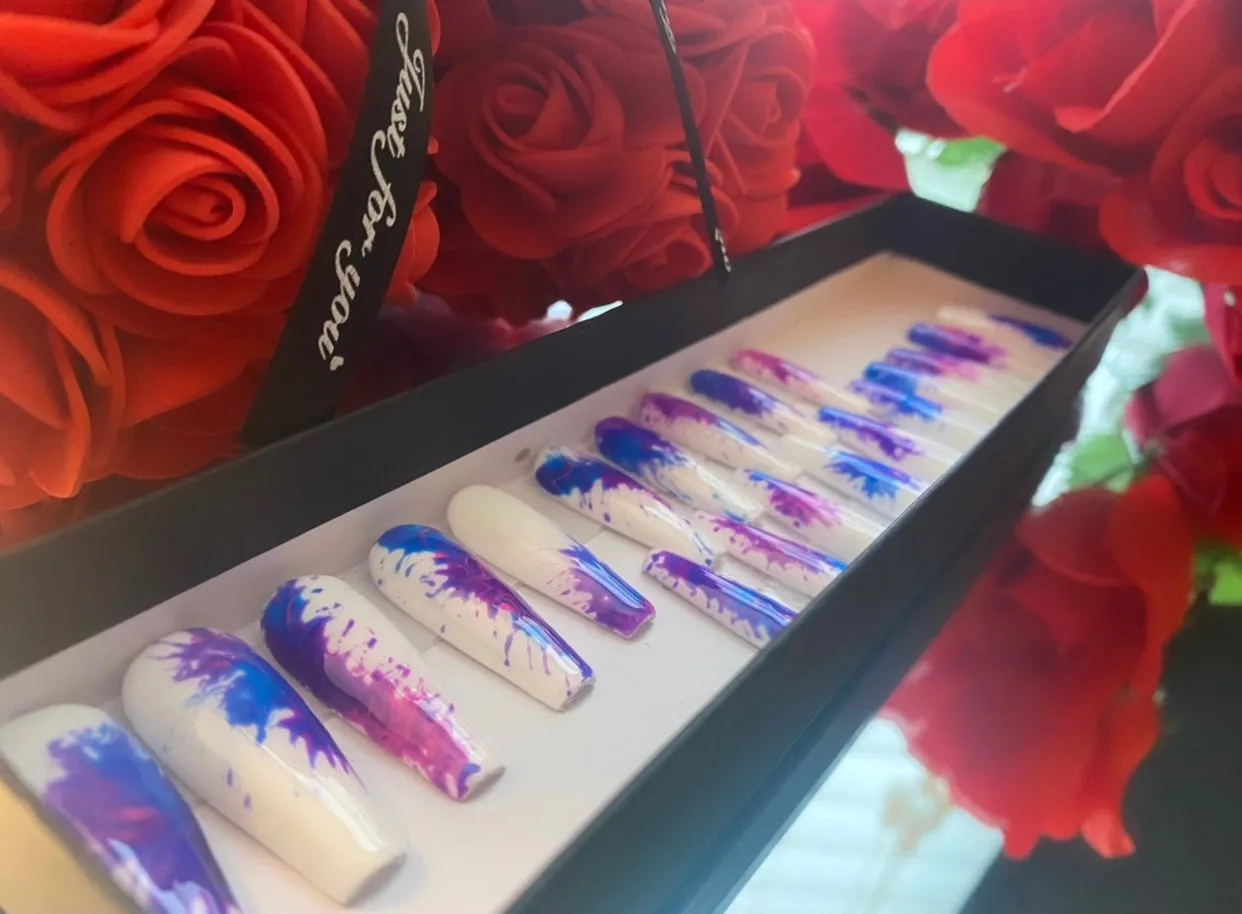 Dirty Sprite for Two at The Eiffel Tower | 20 NAILS PRESS-ON SET